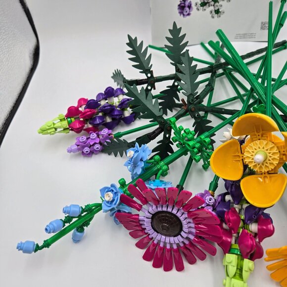 Lego Botanical Collection Wildflower Bouquet 10313 And Creator Daffodils 40747 - Picture 5 of 13